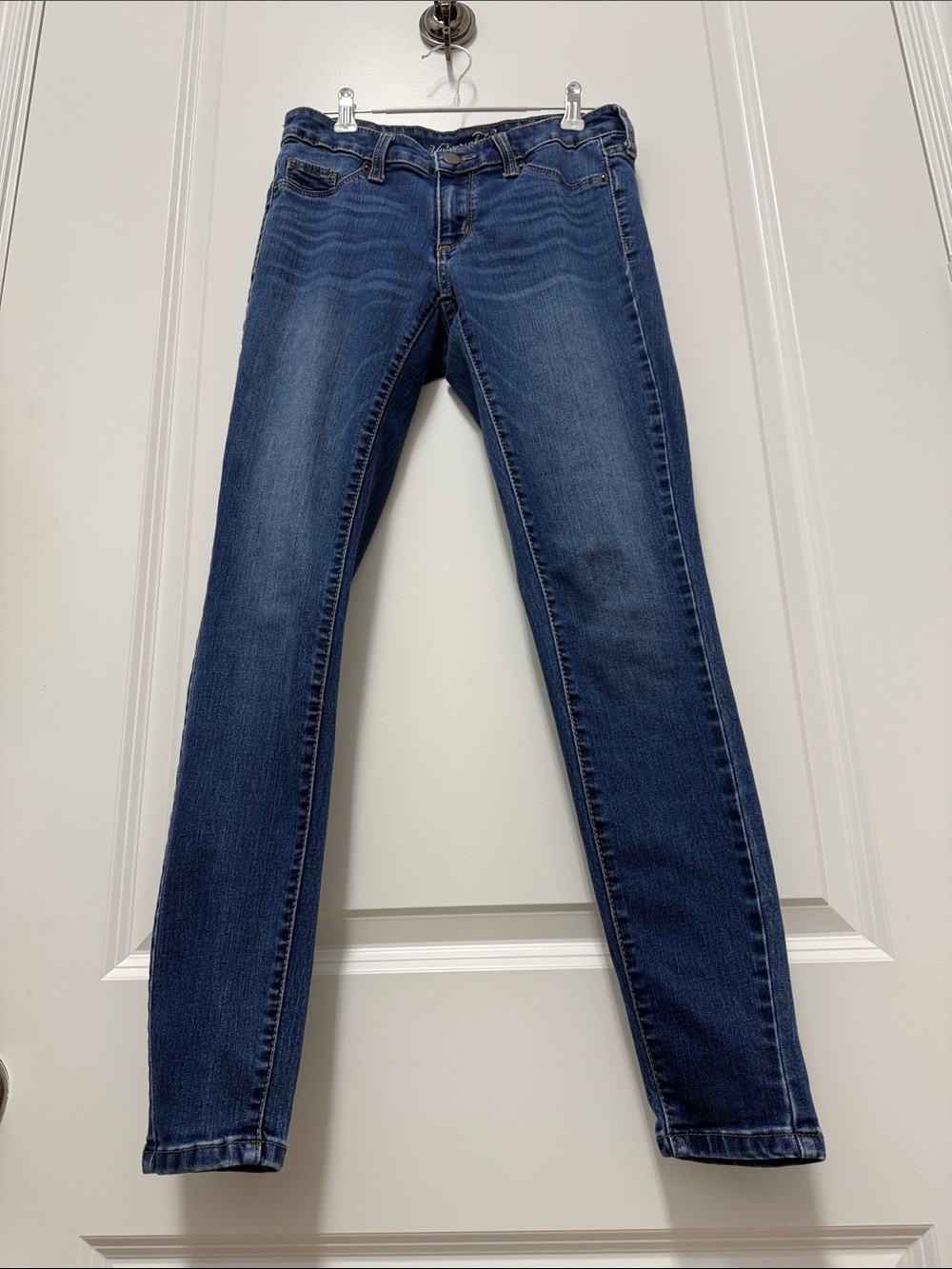 Universal Threads Classic Mid-Rise Blue Skinny Jeans for Women